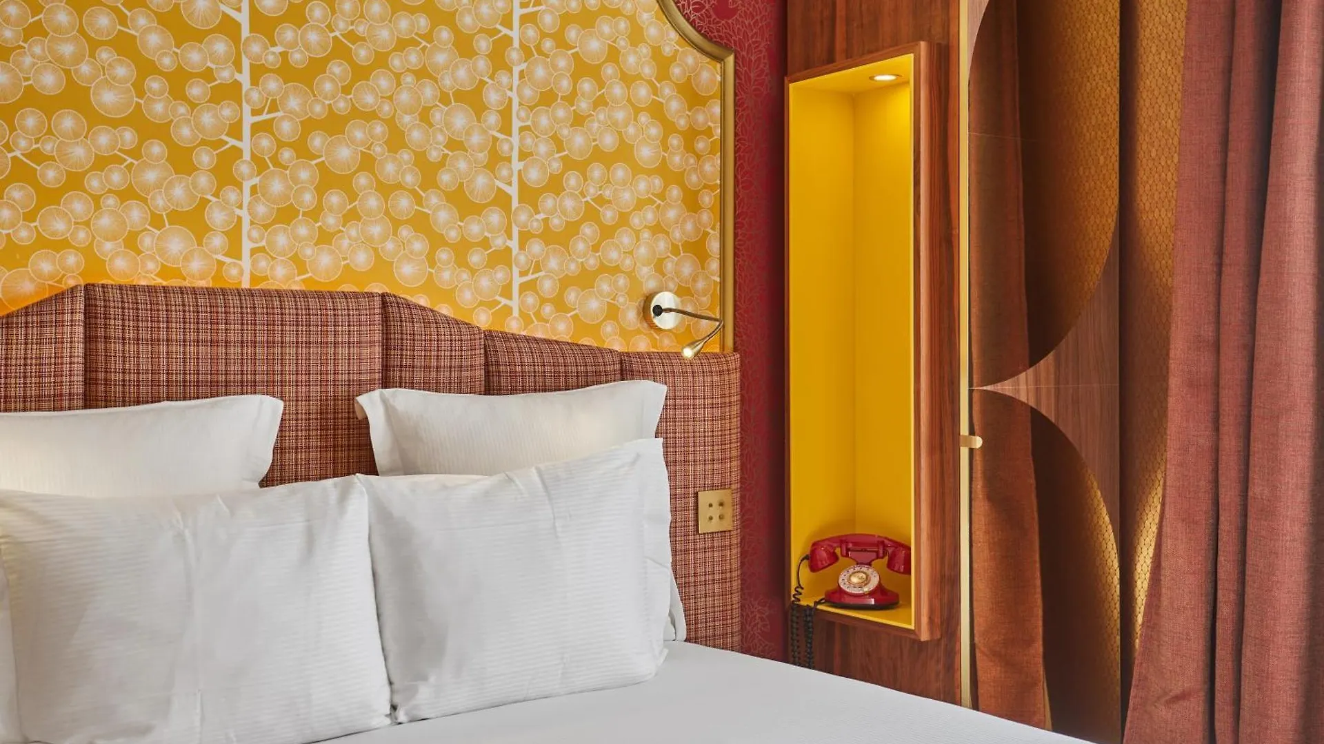 ****  Idol Hotel Paris France